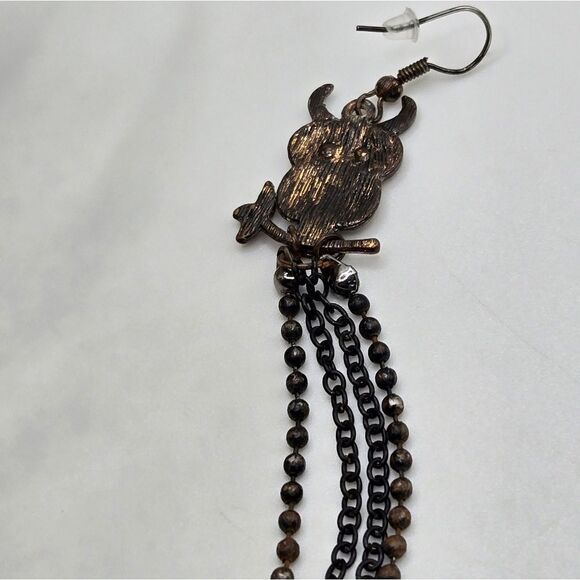"5/$25" Pair of Brasstone Mismatched Owl Dangle Earrings - Picture 7 of 10